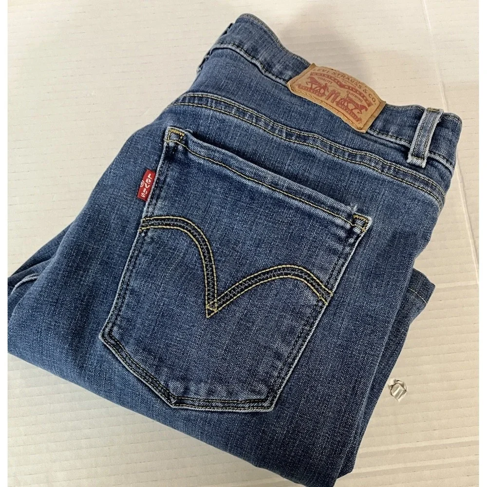 Levi's Classic Straight Jeans Women 8 Medium‎ Wash Denim Stretch W29 L30